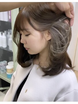 エッセンザ 梅田(ESSENZA) 【インナーカラー】×【グレージュ】