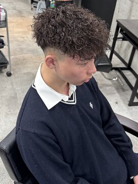 イーラ(era) ツイストスパイラルパーマバロックパーマ黒髪マッシュ束感