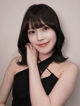 アミー 駒澤(Ammy komazawa) 透明感抜群シアーグレー×くびれミディアムレイヤー