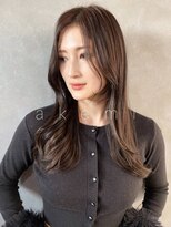 アケミ(akemi) 透明感グレージュでつくる大人ヘア