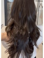 アーバン(URBAN.)&nbsp;エアリーに大人っぽく魅せるハイレイヤーカット