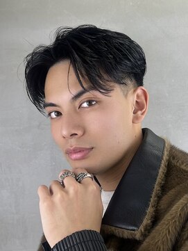 大人センターパート　フェードカット