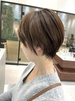 カシータフロル 岐阜店(Casita flor)の写真/【岐阜北方】白髪を「隠す」から「活かす」デザインへ。透明感カラーで、鏡を見るのが楽しくなるヘアへ♪