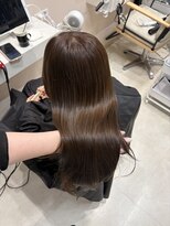 ロエ(LOE) ヘーゼルブラウンレイヤーカット顔周りレイヤーブリーチなし