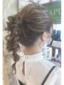 クレドガーデン 西新井店(CRED GARDEN) ポニーアレンジ 小顔 ゆるふわ 編み込み アレンジ 二次会 結婚式