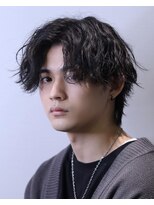 コンフィデンス メンズヘアー(confidence MEN'S HAIR) 前下がりセンターパート×ツイストスパイラルパーマ