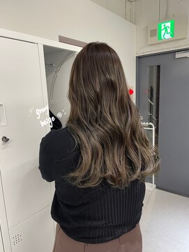 ヌーヴェル(nouvelle) 赤みなし明るめグレージュ×ロング