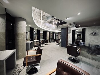 MEN'S QUATTRO LEONE 大阪梅田茶屋町【メンズ　クワトロレオーネ】