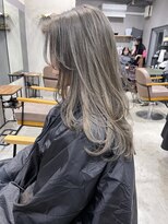 エイム(AiM)&nbsp;レイヤーカット／オリーブグレージュ