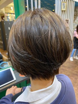 アンフィ 神奈川新町(Anphi) カジュアルなショートボブ&アッシュカラー