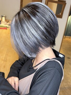 ブレイズヘアー(BLAZEhair) ショートボブ×脱白髪染めホワイトバレイヤージュ×ブリーチ2回