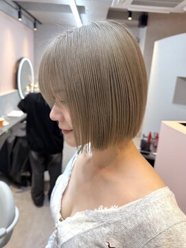 スリー 博多(THREE...) ヘーゼルベージュ×ボブ