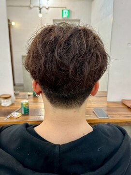 ファルベ(Farbe) ・スパイキーショートブルーブラックフェザーパーマサーフカール