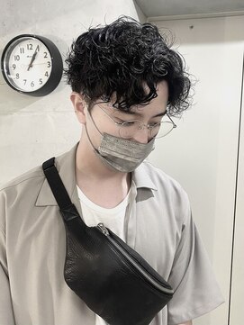 メンズサロン トレヘアー 京都烏丸店(tRe hair) ブルーブラック フェザーパーマ サーフカール センターパート