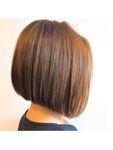 ワイスラッシュジングウ(Y / JINGU) 前下がりボブ