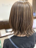 ブルーテーフ(Bleu Terre)&nbsp;ハイライト外はねミディアムスタイル