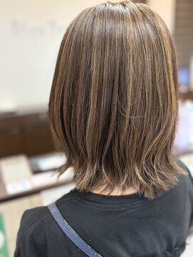 ブルーテーフ(Bleu Terre) ハイライト外はねミディアムスタイル