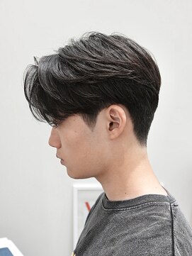 カルム(kalm) 毛流れセンターパートニュアンスパーマカルマヘアメンズパーマ