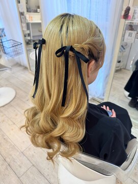 ヘアメイクアンドセットサロン リッコ(Hair make&set salon Ricco) ベロアリボン付きハーフツイン