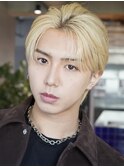 渋谷メンズカットブリーチホワイトブロンドセンターパート金髪