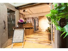ヘアリゾート エーアイ 上野店α(hair resort Ai)の雰囲気（アンティーク調な店内[上野 インナーカラー/上野イルミナカラー]）
