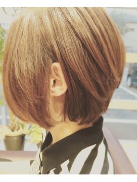 ルネッタ (Lunetta) オトナのためのトップふんわりショートボブ