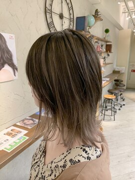 リー ヴィータ 上新庄(Lee Vita) 小顔ベビーウルフ【外ハネハイライトバレイヤージュブランジュ】