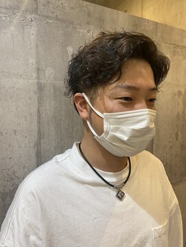 イルスティーロ(iLL_steeLo) ＜iLL_steeLo＞メンズパーマスタイル