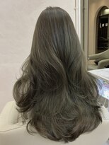 ユニ 原宿(uni)&nbsp;韓国ヘアロングレイヤーカットくびれヘアオリーブベージュ原宿