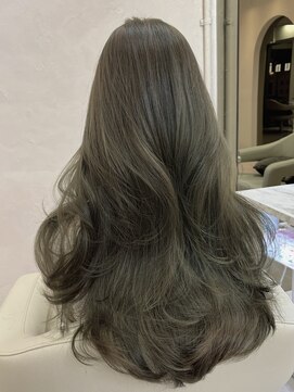 韓国ヘアロングレイヤーカットくびれヘアオリーブベージュ原宿