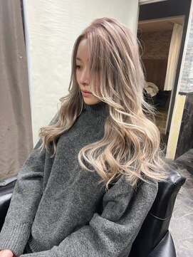 テイス 新宿(TACE) ホワイトベージュ[ネビージュ/黒髪/小顔/新宿]