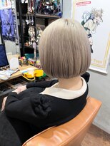 ヲタクに美容室は難しい。&nbsp;ミニボブ×ホワイトカラー