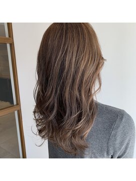 美容室 アイディー i-dee 柔らかベージュ