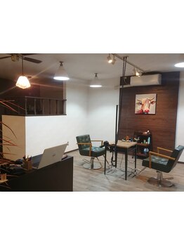 2席のみのプライベートサロン★ゆったりとした空間で、人目を気にせず癒しの時間をお過ごしください。