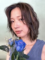 チェルシー CHELSEA ウェーブとレイヤーボブとハイライト。