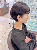 黒髪が大人かわいい耳掛けマッシュショート