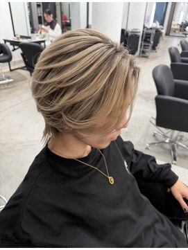 ピア ヤクイン(Pia Yakuin) 海外風ハイトーン×細めハイライト｜圧倒的立体感バレイヤージュ