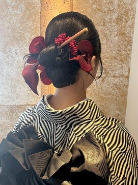 シークエストアンドシプラス(C/QUEST&C-plus) 成人式 ヘアセット カチモリ シニヨン 辻堂