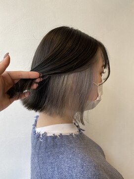 アン(Hair make un) シルバーインナーカラー