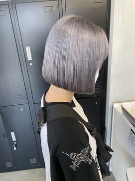 ガルフ 門前仲町(GULF) シルバーラベンダー、ホワイトカラー、ぷつっとボブ