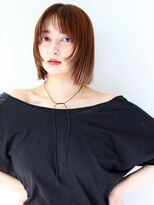 顔まわりにたっぷりレイヤーで抜け感のある切りっぱなしボブ