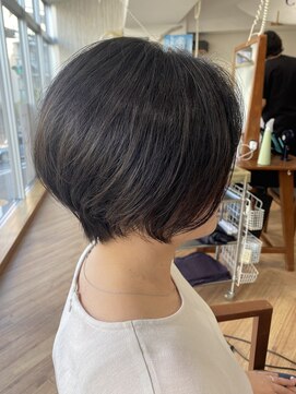 カナエ(CaNaE) 丸みショートボブ