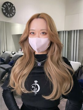 ロムーク 表参道(LOMKH) 夏の小顔ロングレイヤーカット顔周りシールエクステブルーカラー