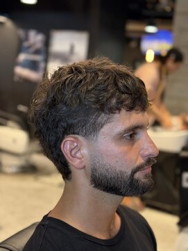 フランクスバーバー アンド ビアークラブ(FRANK'S BARBER and BEER CLUB) スパイキーショート/フェザーパーマ/サーフカール/有楽町