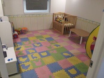 カークスヘア 松戸店(KIRKS HAIR)の写真/キッズスペース有！お子様と一緒に安心して通える◎お買い物やお仕事帰りにもご気軽にお立ち寄りください♪