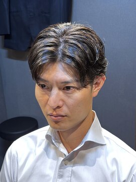 ビジネスツーブロックショート センターパート くせ毛カット