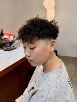 ヒュー 広島(HEW) キッズ/子供/カット/ツイストスパイラルパーマ/スペインカール