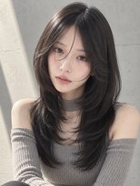 ユーフォリア 渋谷グランデ(Euphoria SHIBUYA GRANDE)&nbsp;黒髪ミディアムウルフセンターパート外ハネレイヤー