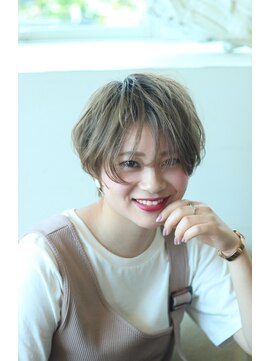 ビーワールド(B WORLD) 軽やかなハイトーンハンサムショート【 藤枝/髪質改善/カラー】