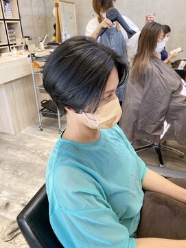 ヘアメイク ゼロ(0) ブルーブラックハンサムショート